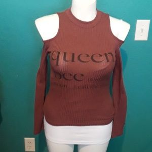 Burgundy peekaboo sleave top